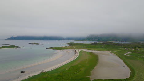 Luftaufnahme-Zum-Strand-Von-Yttersand-In-Der-Nähe-Der-Sandbotnen-Bucht-Auf-Der-Insel-Lofoten,-Norwegen