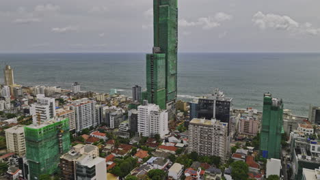 Colombo-Sri-Lanka-Aerial-V24-Drone-Flyover-606-Das-Apartment-In-Bambalapitiya,-Im-Bau-Befindliche-Luxus-Wohnwohnung-Am-Wasser-Mit-Blick-Auf-Den-Indischen-Ozean-–-Aufgenommen-Mit-Mavic-3-Cine-–-April-2023