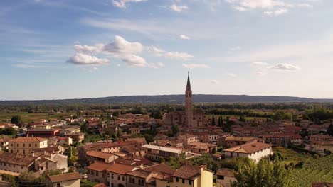 Aerial-panoramic-landscape-view-over-a-traditional-italian-village,-on-a-sunny-day