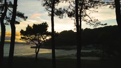 Paradise-Beach-Bei-Sonnenuntergang-In-Ponteceso,-Corme-Coruna,-Galizien,-Spanien