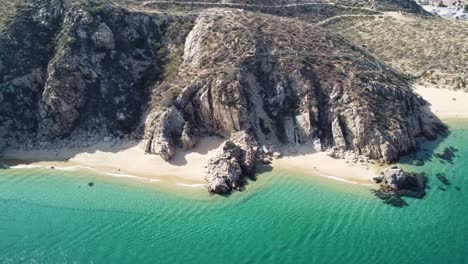 Playas-De-Arena-Blanca,-Barcos-Y-Aguas-Turquesas-En-Cabo-San-Lucas