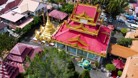 Templo-Birmano-Dhammikarama-En-La-Histórica-Ciudad-De-Penang,-Malasia