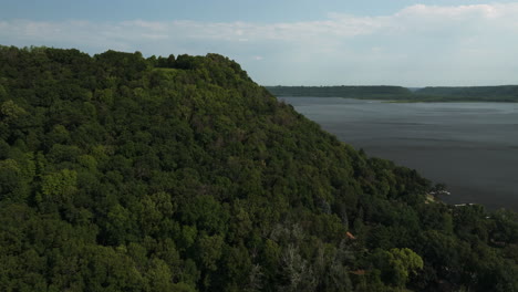 Forested-Bluff-Overlooking-Mississippi-River-At-Frontenac-State-Park-In-Goodhue,-Minnesota