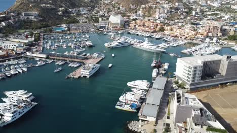 Eine-Wunderschöne-Aussicht-Auf-Den-Yachthafen-Von-Cabo-San-Lucas-In-Baja-California-Sur,-Mexiko