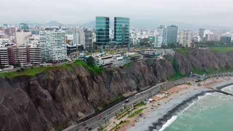Limas-Miraflores-Luftpanorama-–-Eine-Komplette-Stadt,-Die-Für-Die-Wirtschaft-Des-21.-Jahrhunderts-Gerüstet-Ist