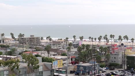 Venice-Beach-and-neighborhood-in-Los-Angeles,-Drone-shot-rising-on-a-overcast-day