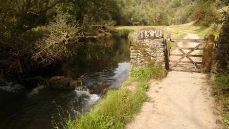 Wide-Shot-of-a-gate-midway-through-the-dovedale-walk-with-the-river-dove-on-the-left-hand-side
