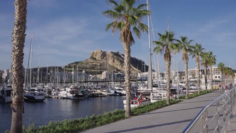 Burg-Von-Santa-Barbara-Und-Nautischer-Hafen-Von-Alicante,-Costa-Blanca,-Spanien,-Mittelmeer