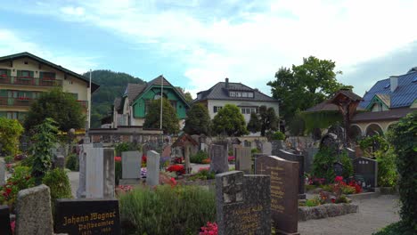 Lápidas-Y-Tumbas-Del-Cementerio-De-La-Ciudad-Balneario-De-Saint-Gilgen