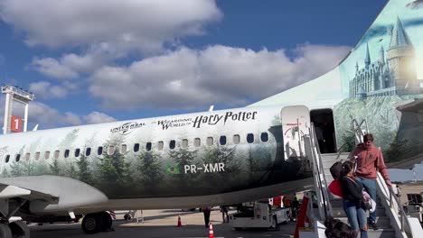Gol-Airline-Flugzeuglackierung-Im-Wizarding-World-Of-Harry-Potter-Stil