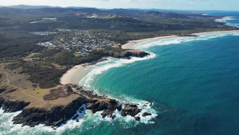 Shelly-Beach-Near-Emerald-Beach-Headland-In-Serenity-Bay,-NSW-Australia
