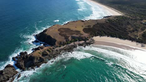 Waves-Crashing-Over-Rugged-Shore-Of-Look-At-Me-Now-Headland-In-Emerald-Beach,-New-South-Wales,-Australia