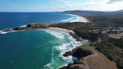 Shelly-Beach-And-Seaside-Town-Of-Emerald-Beach-In-New-South-Wales,-Australia