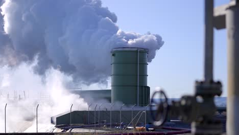 Geothermieanlagen-Geben-Dichtes-Und-Verunreinigtes-Gas-In-Die-Atmosphäre-Ab