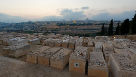 Gran-Cementerio-Judío-Sagrado-En-El-Monte-De-Los-Olivos.