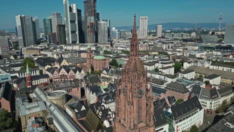 Tall-spire-of-the-imperial-Cathedral-of-Saint-Bartholomew,-Frankfurt