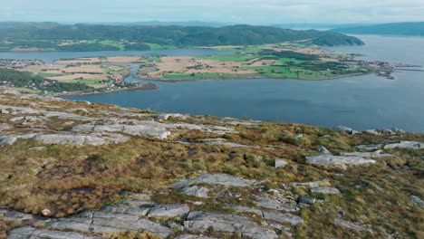 A-Tranquil-View-of-Lake-in-Bla-heia-Mountain,-Norway---Aerial-Pan-Left