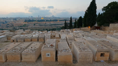Thousands-of-Jewish-Family-Tombs-on-Mount-of-Olives,-Jerusalem,-Israel