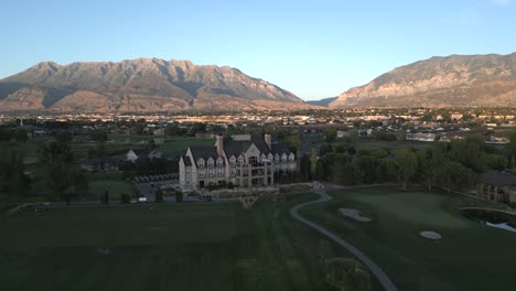 Aerial-forward-shot-of-Sleepy-Ridge-Clubhouse-with-mountain-Timpanogos-and-Vineyard-housing-development,-Utah,-USA