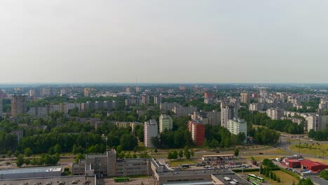 Vista-Aérea-Panorámica-De-Los-Suburbios-De-Kaunas-De-Eiguliai