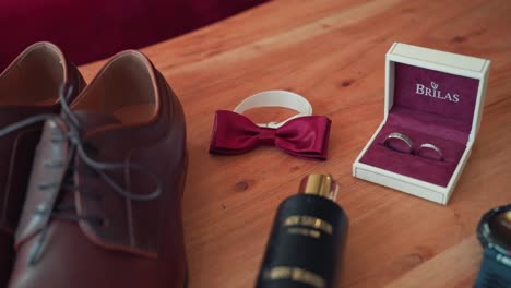 Accessories-for-the-groom-for-the-wedding