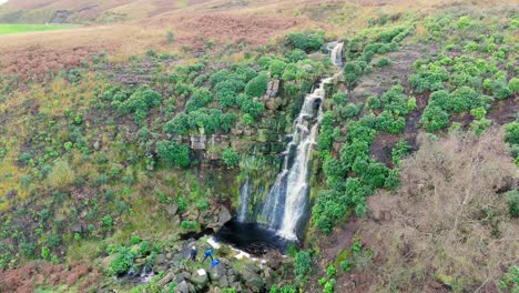 Die-Moore-Von-Yorkshire-Verbergen-Einen-Herrlichen-Wasserfall