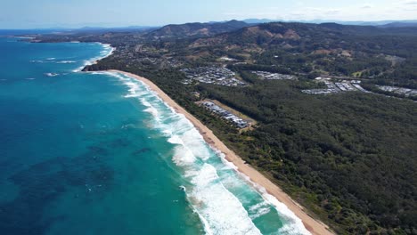 Breathtaking-View-Of-Sapphire-Beach-And-White-Bluff-Headland-In-New-South-Wales,-Australia---aerial-panoramic