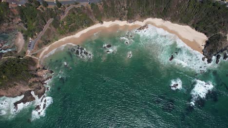 Bird's-Eye-View-Over-Flynns-Beach-In-Port-Macquarie,-NSW,-Australia---drone-shot