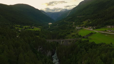 Iconic-Kylling-stone-railway-bridge-over-Rauma-river,-Romsdalen-Valley