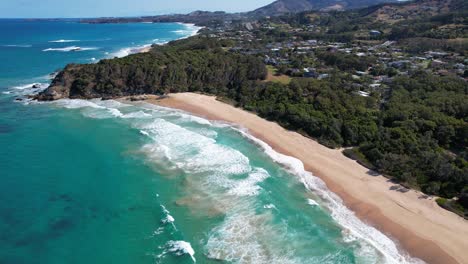 Türkisfarbene-Meereslandschaft-Von-Sapphire-Beach-In-New-South-Wales,-Australien-–-Luftaufnahme-Einer-Drohne