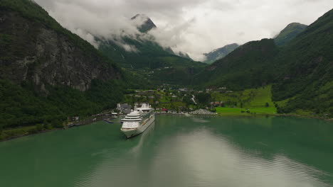 Cruise-ship-docked-at-scenic-tourist-town-of-Geiranger,-Norway