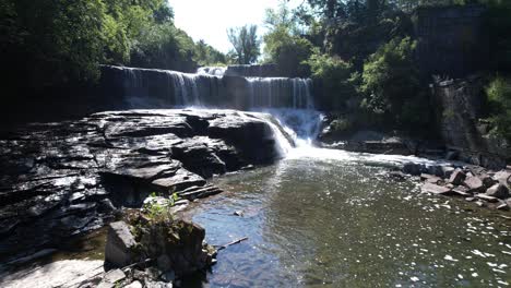 Luftüberflug-Der-Wasserfälle-Am-Keuka-Lake-Outlet-Trail-In-Penn-Yan,-New-York-In-Der-Region-Finger-Lakes