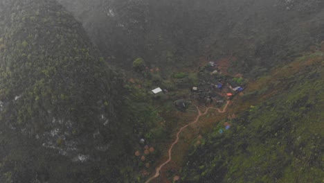 Small-village-between-the-mountains-at-Ma-pi-leng-pass-at-Vietnam,-aerial