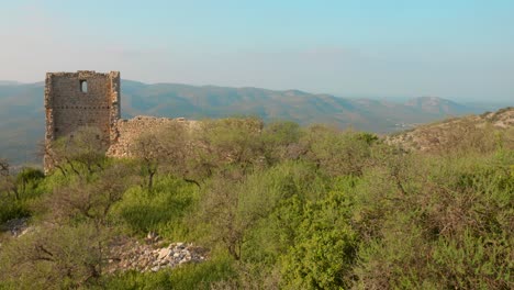 Hermosas-Ruinas-Fortificadas-Del-Castillo-Medieval-De-Pulpis-En-La-Comarca-Maestrat,-Provincia-De-Castellón,-Comunidad-Valenciana,-España-Durante-El-Día.