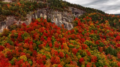 The-White-Mountains-of-New-Hampshire-Peak-Autumn-Colors