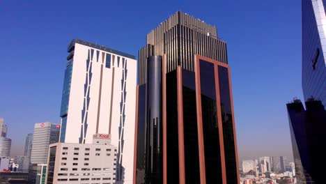 Drohnenansicht-Große-Hohe-Gebäude-Mexiko-Stadt-Reforma-Avenue-Klarer-Blauer-Himmel