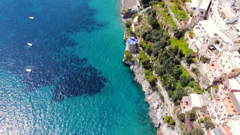 Aerial-view-of-Positano-with-comfortable-beach-and-blue-sea-on-Amalfi-Coast-in-Campania,-Italy