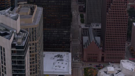 Revealing-shot-of-buildings-in-downtown-Houston,-Texas