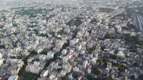 Filmisches-Luftvideo-Der-Gesamten-Südindischen-Stadt-In-Einer-Einzigen-Aufnahme