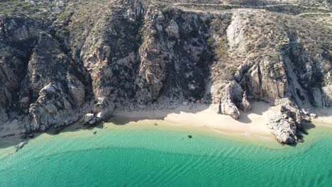 Playa-Balconcito-Klippen-Und-Ruhiges-Türkisfarbenes-Wasser-In-Cabo-San-Lucas