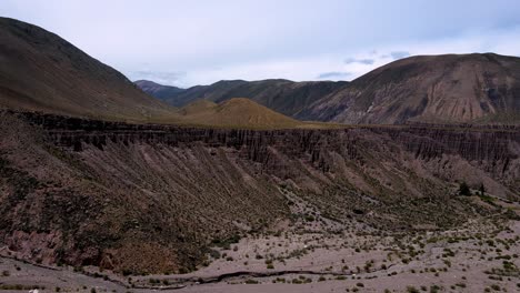 Drone-shot-flying-towards-a-rugged-cliff-in-Jujuy,-Argentina