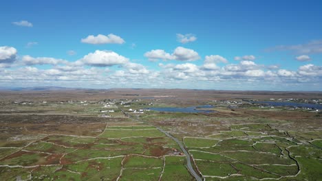 Vista-Deslizante-De-La-Campiña-Sur-De-Banraghbaun-En-El-Condado-De-Galway.