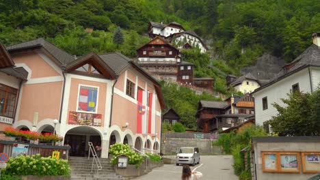 Picturesque-Village-of-Hallstatt-on-a-Gloomy-Day