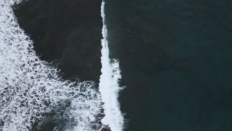 Waves-rolling-from-above
