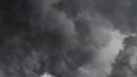 4k-view-of-lightning-in-the-dark-clouds-strom