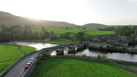 Wunderschöner-Sonnenuntergang-über-Der-Brücke-In-Yorkshire-Dales,-Vereinigtes-Königreich