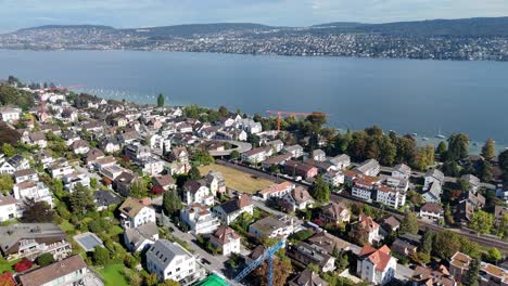 Vida-De-La-Ciudad-De-Zurich-Suiza-Y-Vista-Al-Lago-Zürichsee-4k-Drone