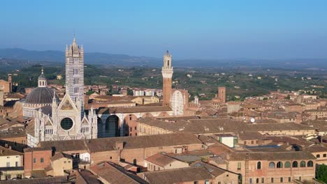 Fabulosa-Vista-Aérea-Superior-Vuelo-Ciudad-Medieval-Siena-Toscana-Italia