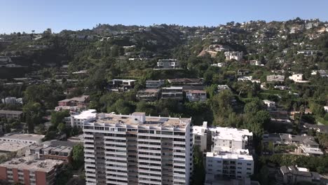 West-Hollywoods-Multi-Millionen-Dollar-Häuser-–-Aufsteigende-Luftaufnahme