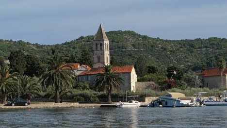 Picturesque-church-in-traditional-Mediterranean-seaside-town,-Vis,-Croatia